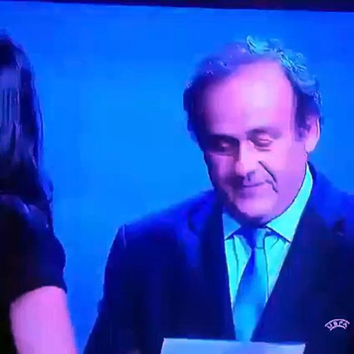 Messi receiving his Best Player 2015 Award