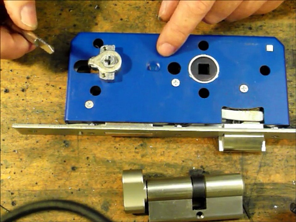 PZ-Schloss umbau auf Riegelschloss mit Einbausicherung