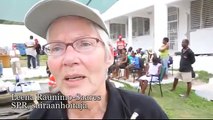 Suomen Punaisen Ristin liikkuva klinikka hoitaa maanjäristyksen uhreja Port-au-Princessa