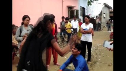 Na índia, abusou,levou: menina bate em tarado