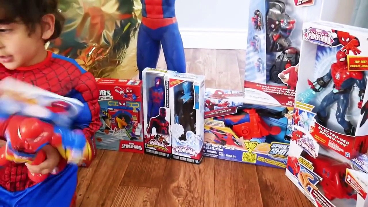 GIANT EGG SURPRISE OPENING SPIDERMAN Marvel Superhero Toys Kids Video Spiderman Vs Venom
