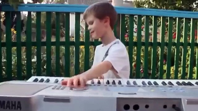 ЛАСКОВЫЙ МАЙ ЖИВ ! ВОТ ОН ! В ЛИЦЕ СЛЕПОГО МАЛЬЧИКА Маленьки