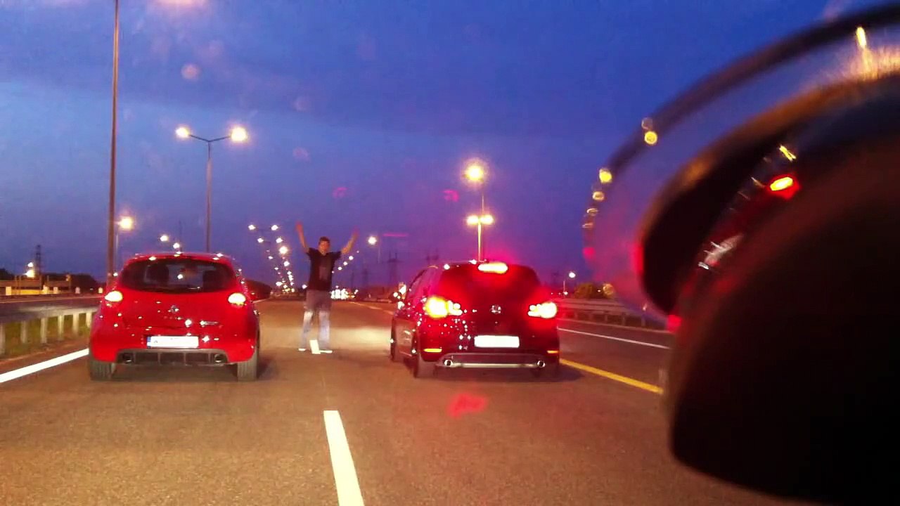 Clio RS 200 HP vs Golf VI GTI 210 HP DSG