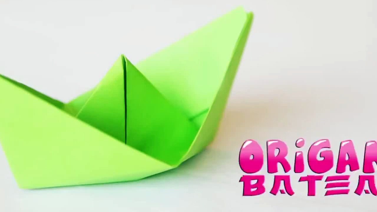 Origami  le petit bateau en papier plié