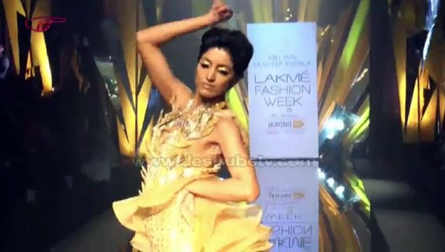 Super HOT and Beautiful models DANCES on ramp at Lakme Fashion Week 2015.