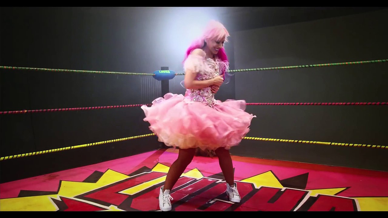 Peaches - "Close Up" featuring Kim Gordon