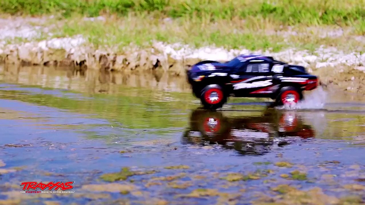 Un 4x4 RC capable de rouler sur l'eau !