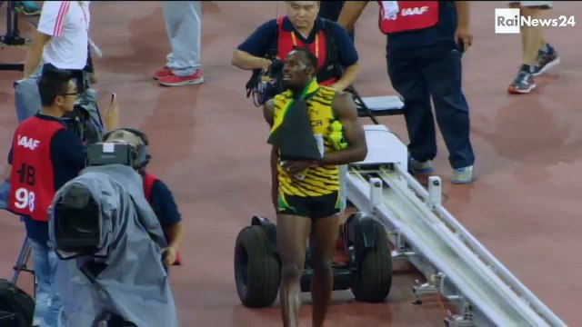 Usain Bolt renversé par un caméraman en Segway juste après sa victoire