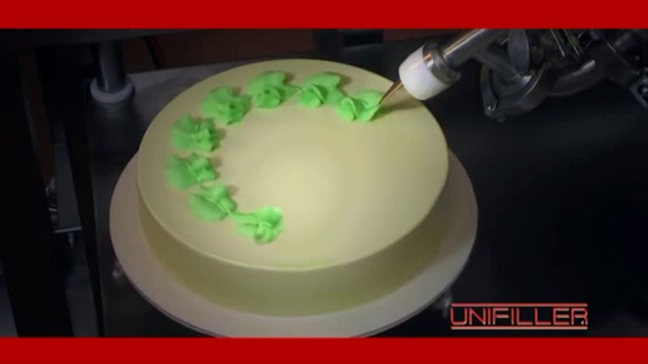 Une machine qui décore les gateaux. Fini la poche à douilles!