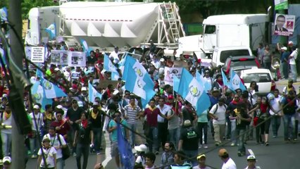 Guatemaltecos pedem saída do presidente