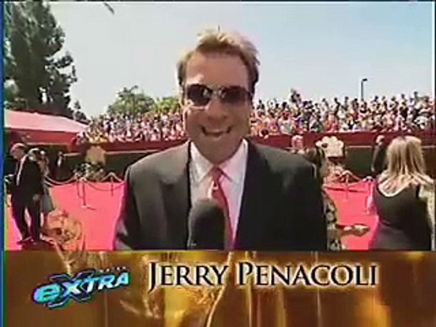 ⁣Extra - Red Carpet Interview 2006