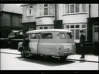 Ian Hendry - Live now pay later - How to sell a vacuum cleaner....