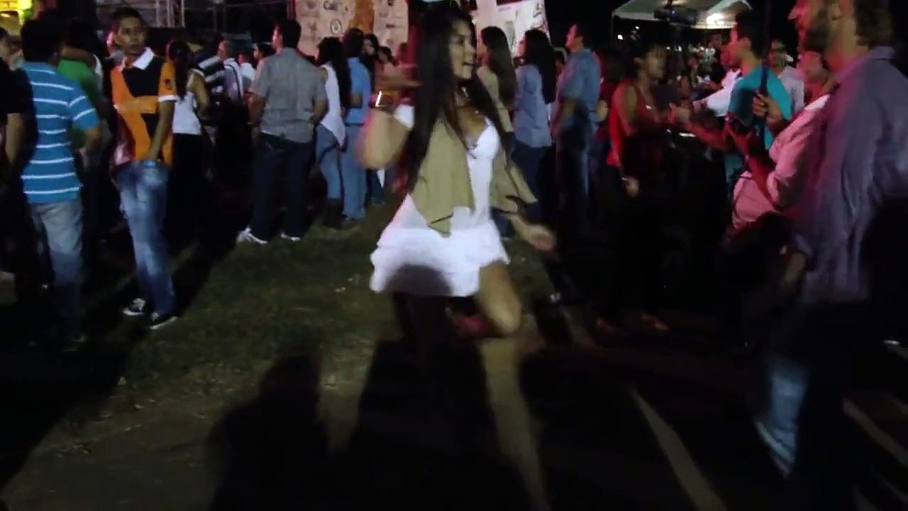 Feria De Cali 2013 Mujer Divina Bailando Salsa Divinamente