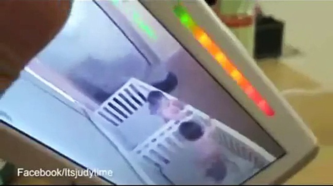 Lindo! bebés gemelas fingen dormir
