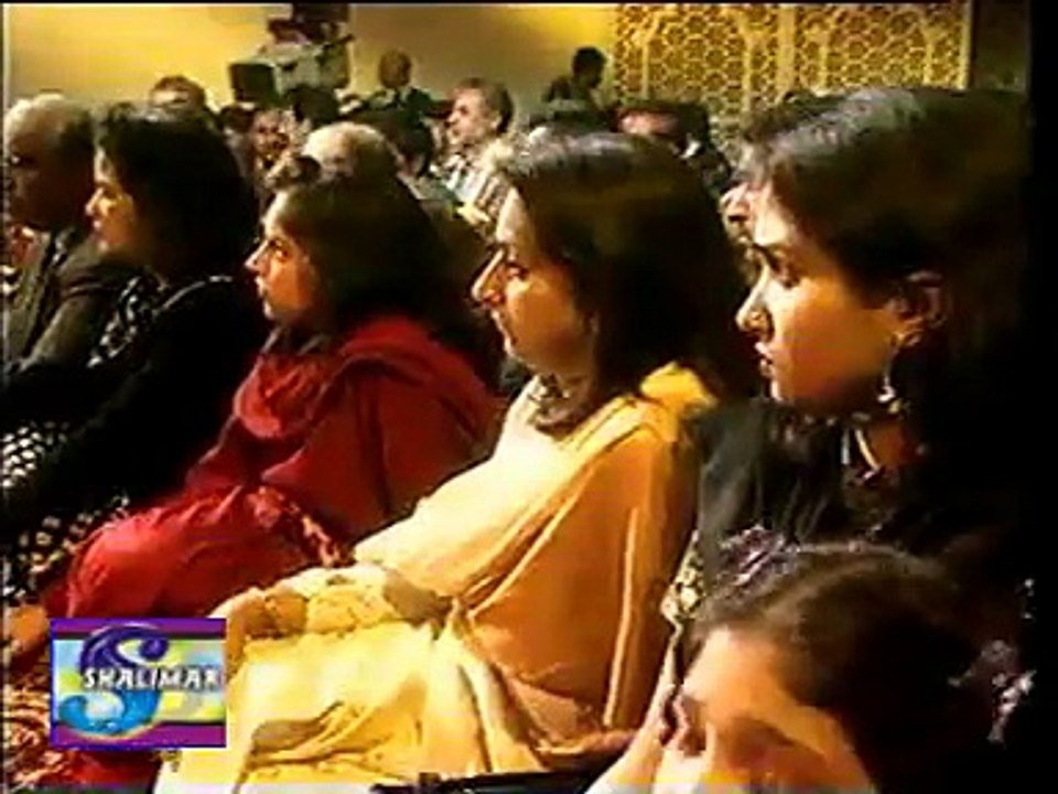 * Fasile Aise Bhi * Pervez Mehdi- Uploaded: Khalid Asghar. Poet: Adeem Hashmi. Examine the skill of improvisation by PEJI, during LIVE performance.