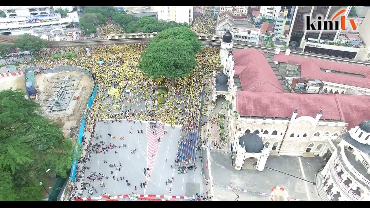 A sea of yellow fills downtown Kuala Lumpur