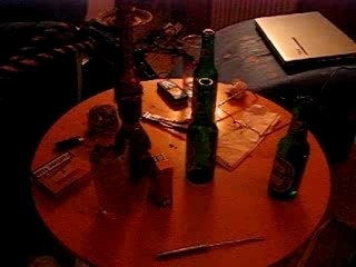 chicha dans un casque de moto