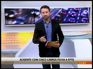 ACIDENTE COM CINCO CARROS FECHA A EPTG