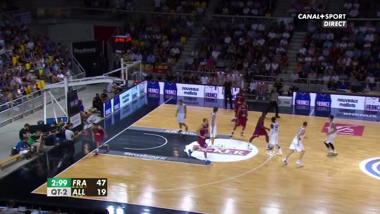 Le shoot au buzzer à 10m de Nicolas Batum
