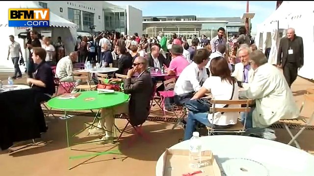 La Rochelle: Macron froisse à nouveau le PS avec les 35h, Cambadélis prend rendez-vous