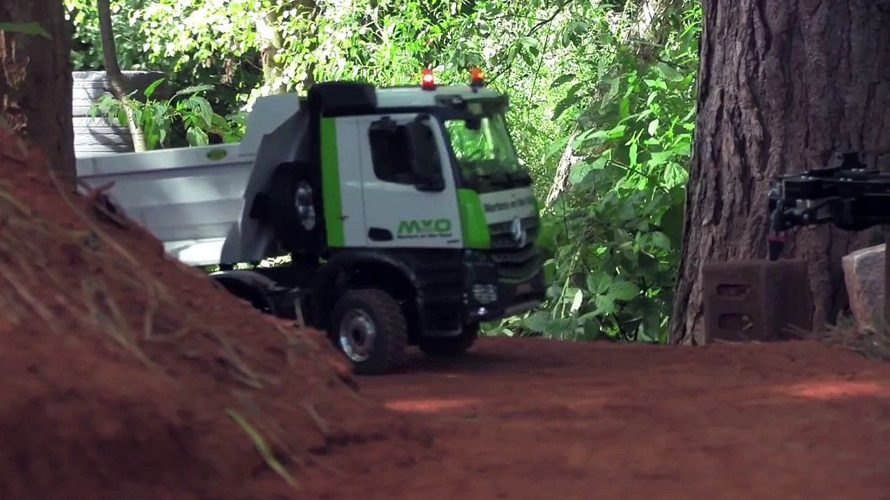RC Truck Arocs 8x8 climbing the hills - ScaleART