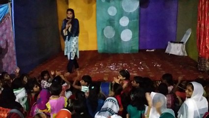 Teacher kinza encouraging people for clap