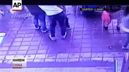 Raw: Sinkhole Swallows Up Pedestrians in China