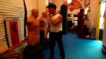 Amazing Kung Fu at 64 years old - Sigung