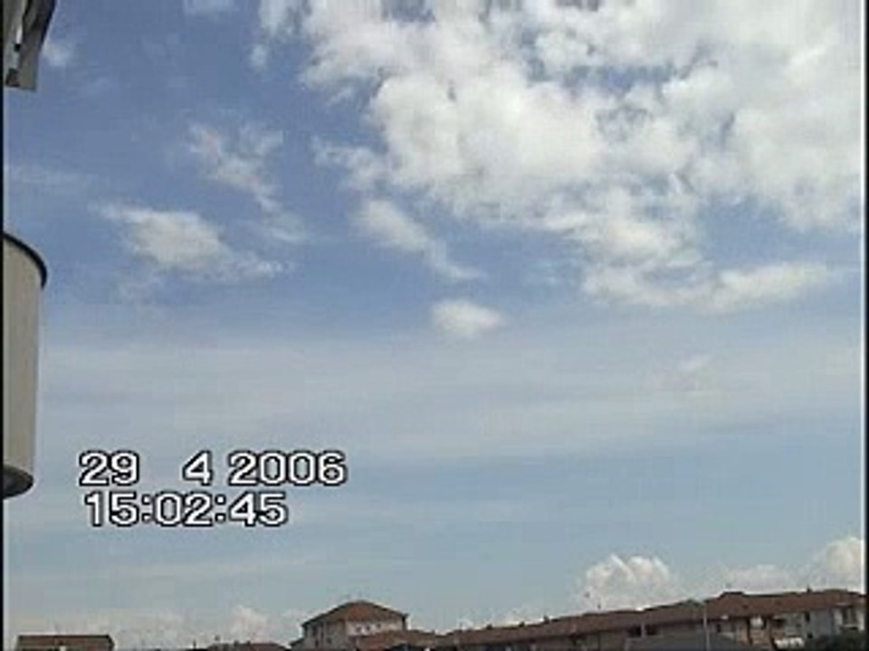 scie chimiche - chemtrails 29 aprile 06 in north west italy