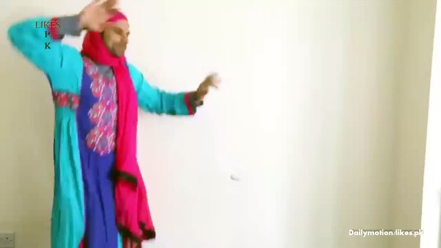 Pakistani Girls on Mehndi nights