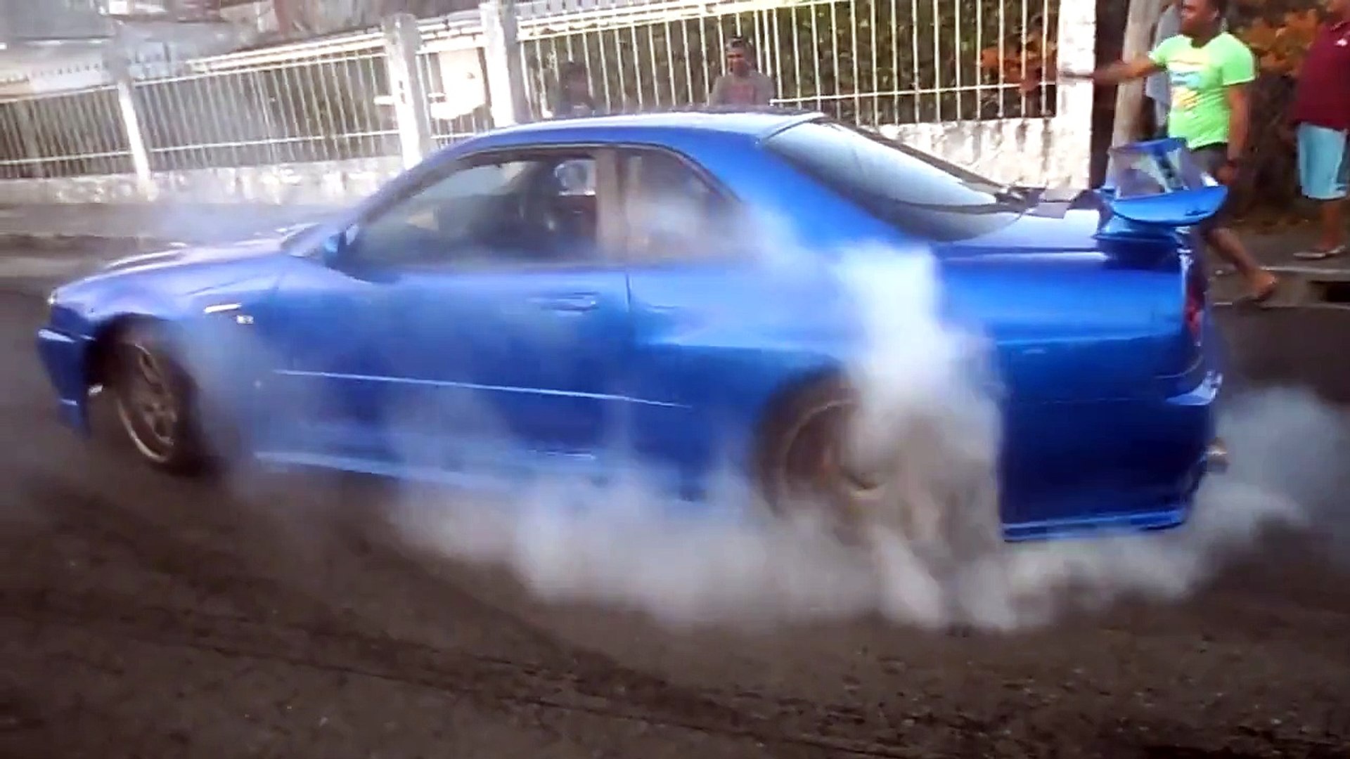 Nissan Skyline R34 Gt R Massive Burnout Video Dailymotion