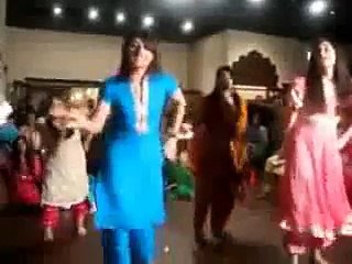 Classical Girls Group dance in mehndi
