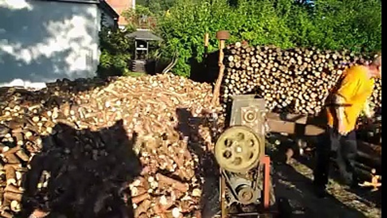 Dünyanın En Hızlı Odun Kesme Makinası.. Her Eve Lazım