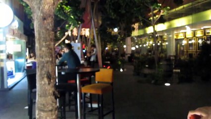 Drunk couple @ Singapore