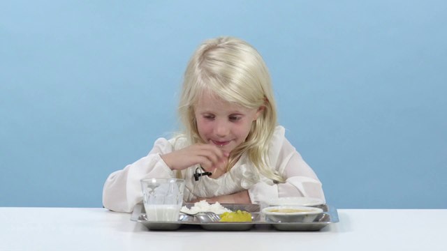 Des enfants américains gouttent des plats du monde entier... Réactions hilarantes