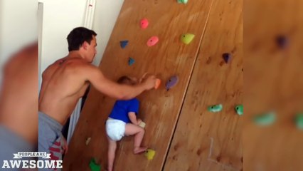 ロッククライミング天才ベイビー！　Fearless baby on the rock climbing wall!