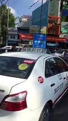 lighter traffic between taxi driver and the driver motorcycle