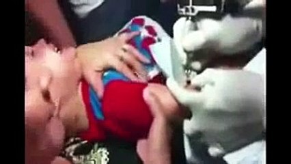 3 yaşındaki bebeğe dövme yaptıran anne