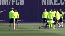 Neymar And Dani Alves Playfully Kick Luis Suarez In Barcelona Training