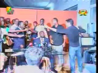 Damana Pickass arrache les faux resultats de la cei a bamba yacouba