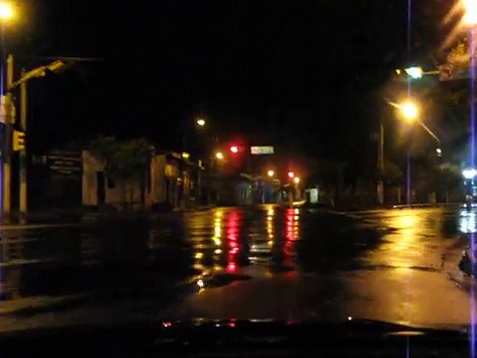 SAN SALVADOR, MANEJANDO POR  EL CENTRO DE NOCHE - PARTE 2 DE 6