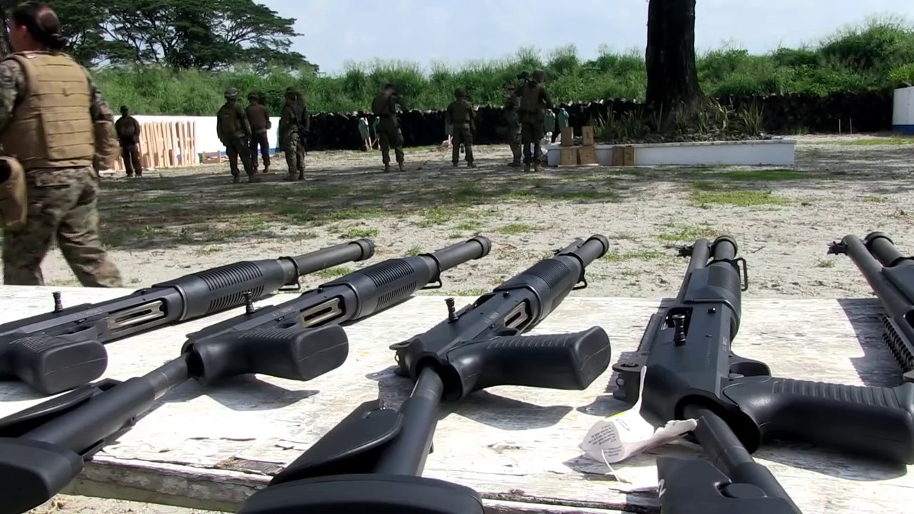 US Marines Shooting the Little but Powerful M1014 Shotgun - Benelli M4