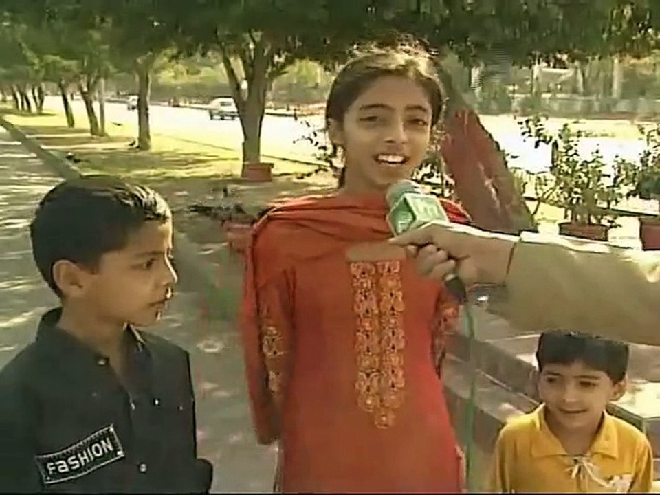 Shabbir Ibne Adil, PTV, News Report: street pigeons (2010)