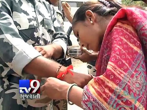 Girls tying rakhi to Army soldiers in Patan - Tv9 Gujarati