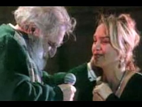 Can Yücel Kendi Sesinden Sevgi Duvarı Şiiri