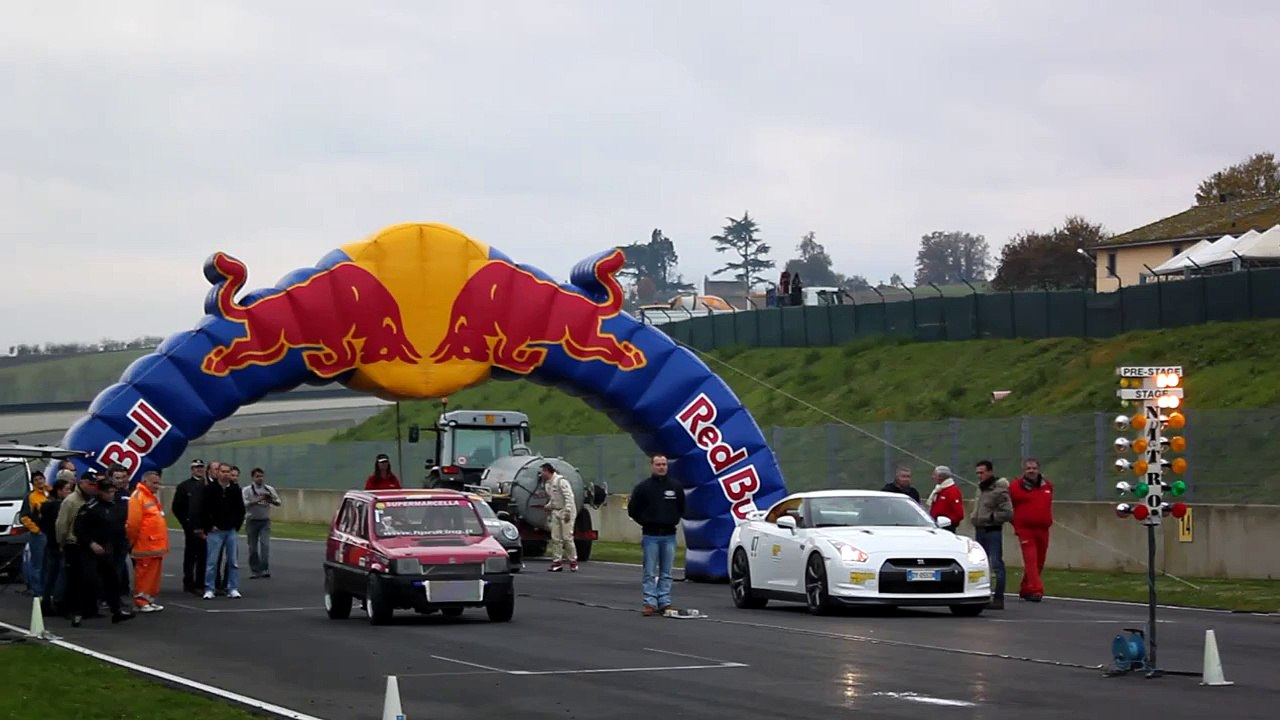 Nissan Gtr  570cv VS seat marbella 433cv   HD