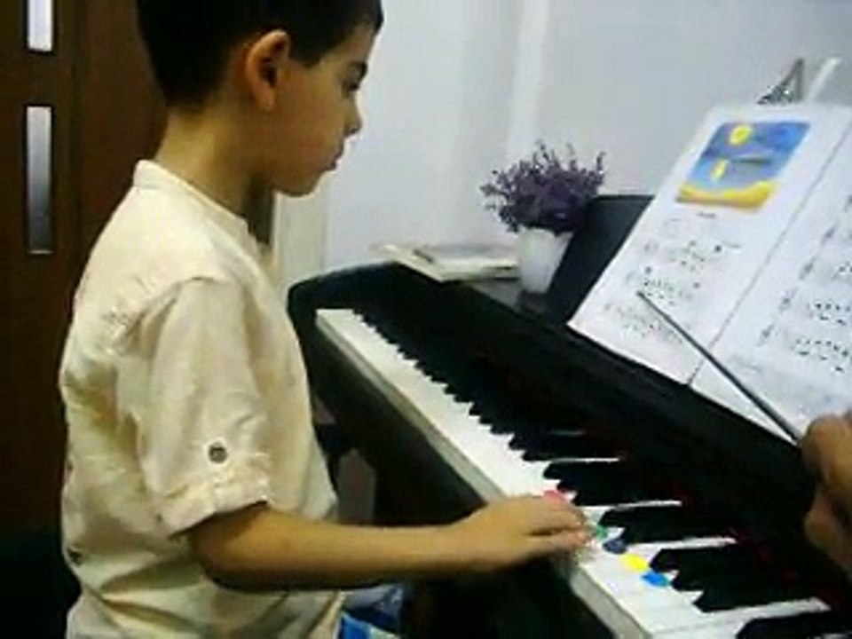 PİYANO DERSİ-MEDARMONİ SANAT AKADEMİSİ_www.medarmonisanat.com