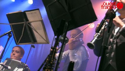 Traversées de Tatihou 2015. Bailam et la Compagnia  Di canto Trallallero sur un nuage