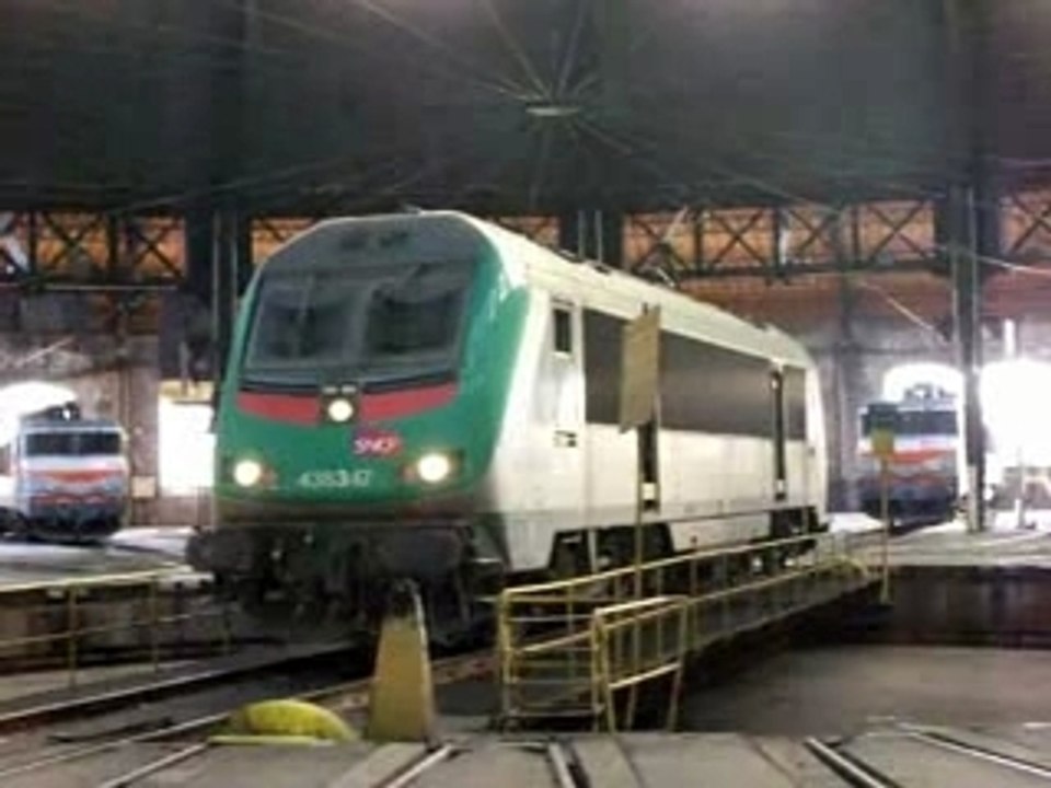 *Sous la rotonde de Chambéry