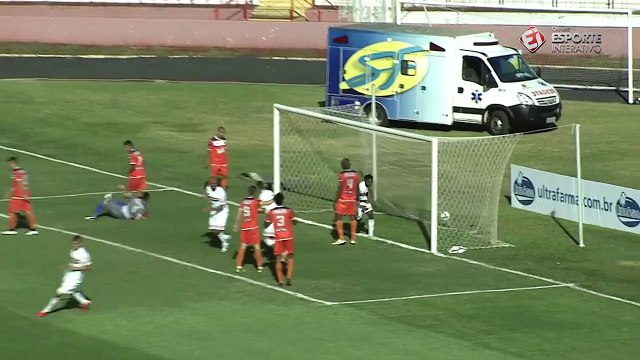 Francis marca mais um contra o Duque de Caxias